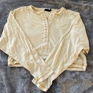 Urban outfitters women’s cropped long sleeve